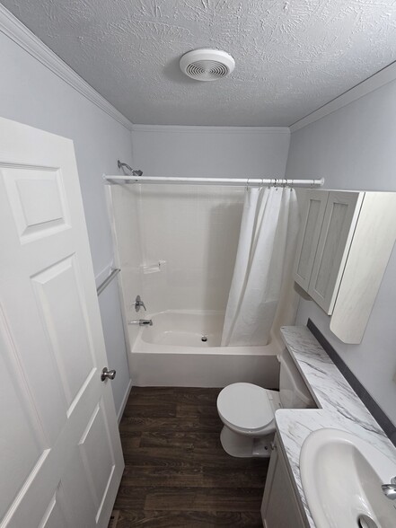 Building Photo - 55 Hickory Ln