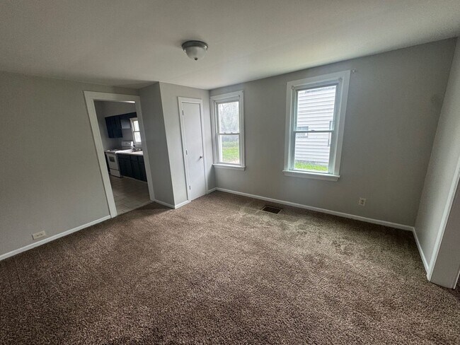 Building Photo - 3039 W 51st St