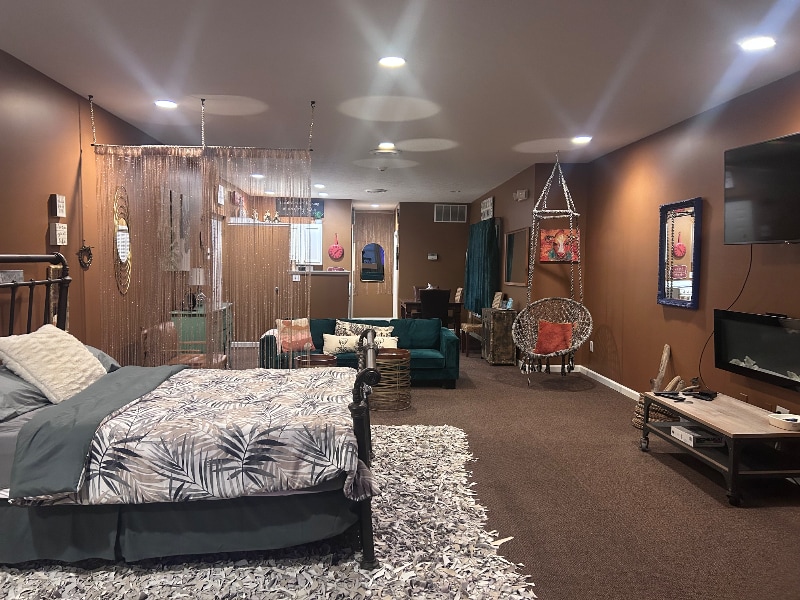 Building Photo - 11609 Detroit Ave