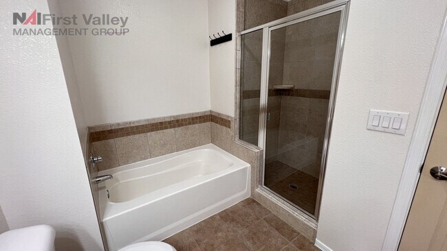 Building Photo - 2 Bedrooms, 2 Baths