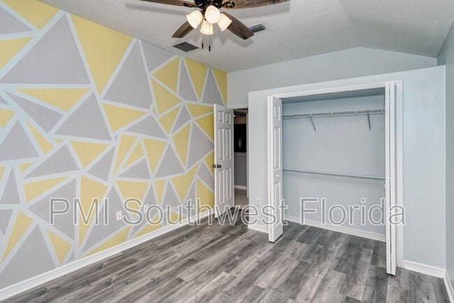 Building Photo - 607 Oak River Ct
