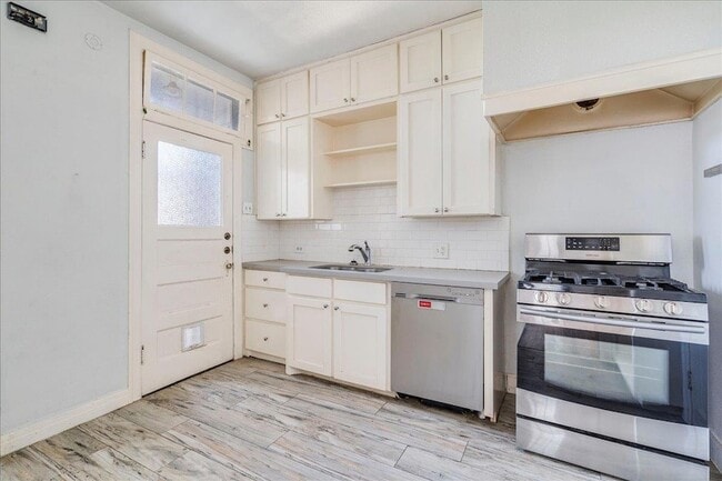 Building Photo - 1916 Robbins Pl