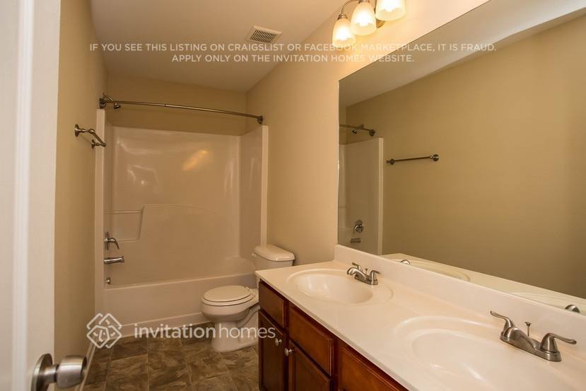 Building Photo - 3118 Avondale Dr SE