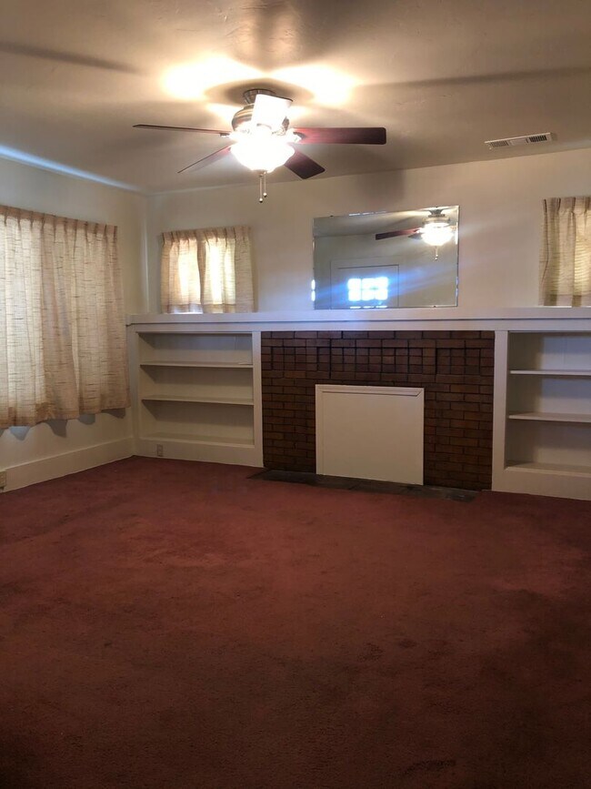 Building Photo - Unique 3 bed 1 bath Home for Rent with 2 Weeks Free Rent