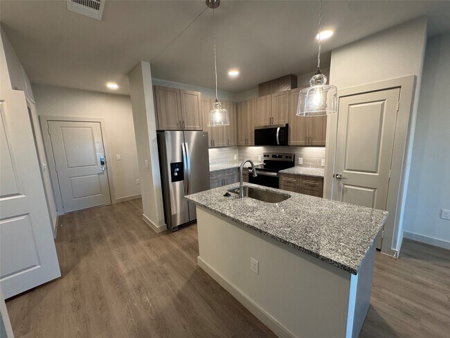 Building Photo - 6000 Jones Rd