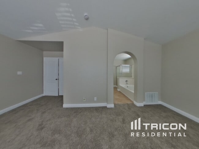 Building Photo - 721 Valley Meadows Dr