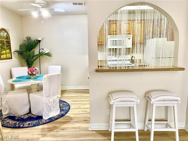 Building Photo - 1515 E Reno Ave