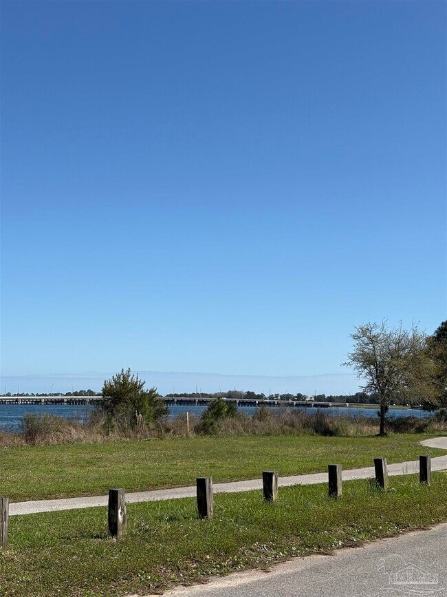 Building Photo - 326 W Sunset Ave