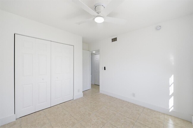 Building Photo - 3228 Coral Ridge Dr