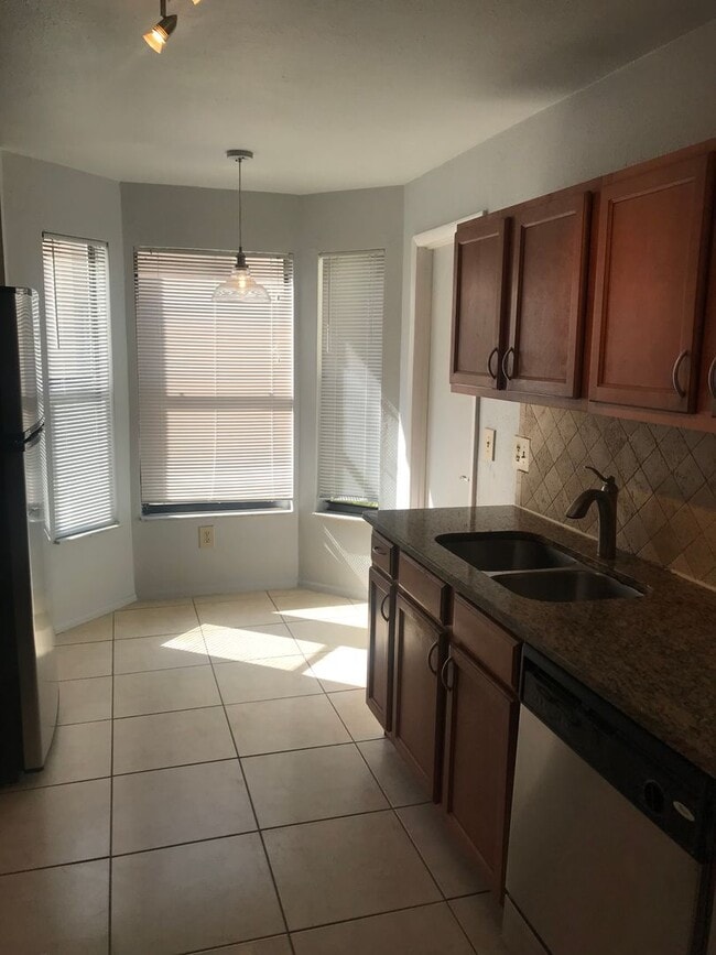 Building Photo - 7665 Sugar Bend Dr
