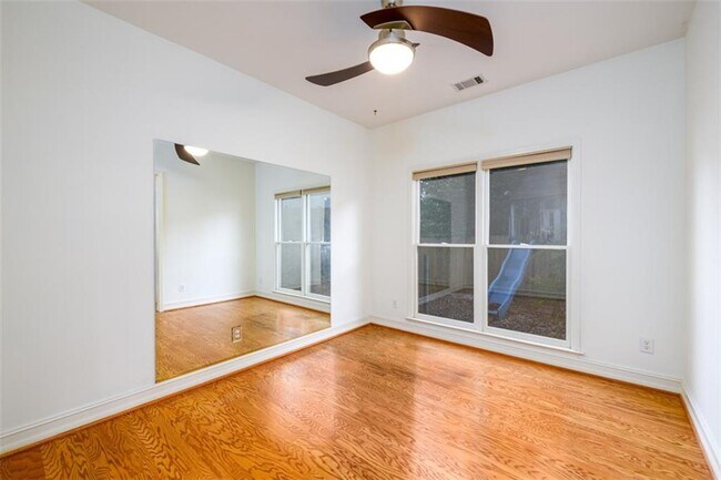 Building Photo - 1560 Oak Park Cove