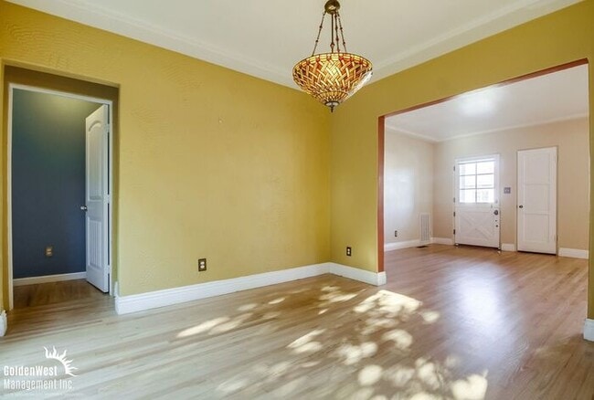 Building Photo - Newly Upgraded 3Bdm 2Ba Home in the Heart ...