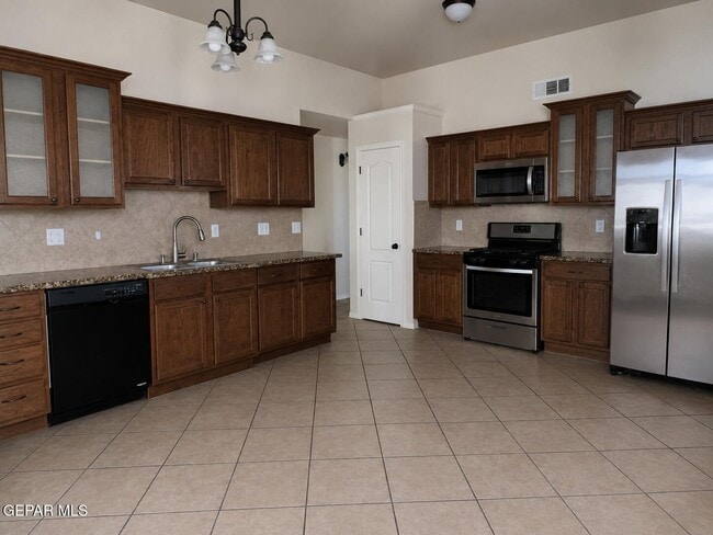 Building Photo - 12871 Hidden Grove Dr
