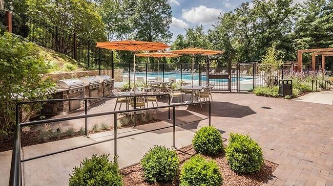 Building Photo - 1200 S Courthouse Rd