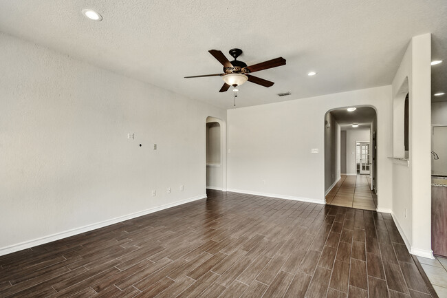 Building Photo - 26207 Lost Creek Way