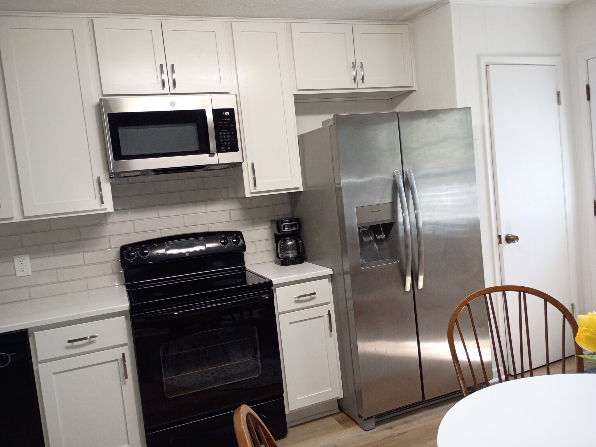 Building Photo - 906 E Magnolia Ave