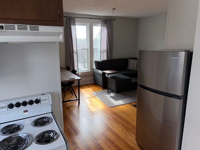 Building Photo - Cozy 1 Bed,1 Bath partially furnished apartment located in The Heart Of Elizabethtown!