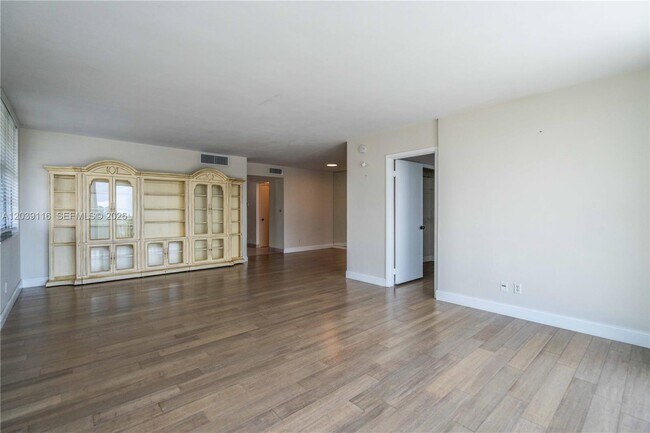 Building Photo - 9500 W Bay Harbor Dr
