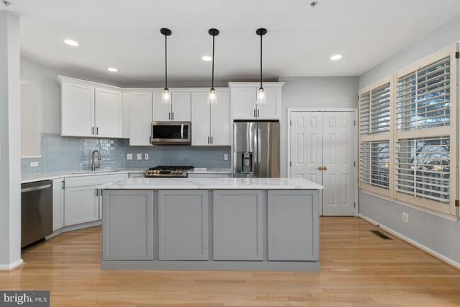 Building Photo - 351 Livermore Ln
