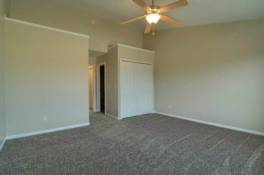 Building Photo - 2136 Knotty Pine