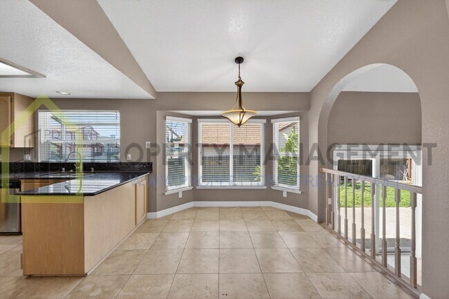 Building Photo - Spacious 3-Bedroom, 3-Bath Home Available