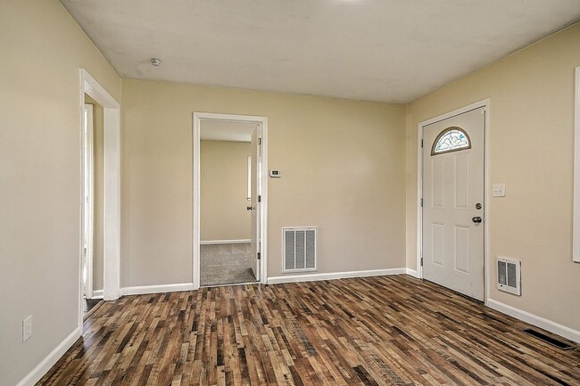 Building Photo - 214 Taylor Ave