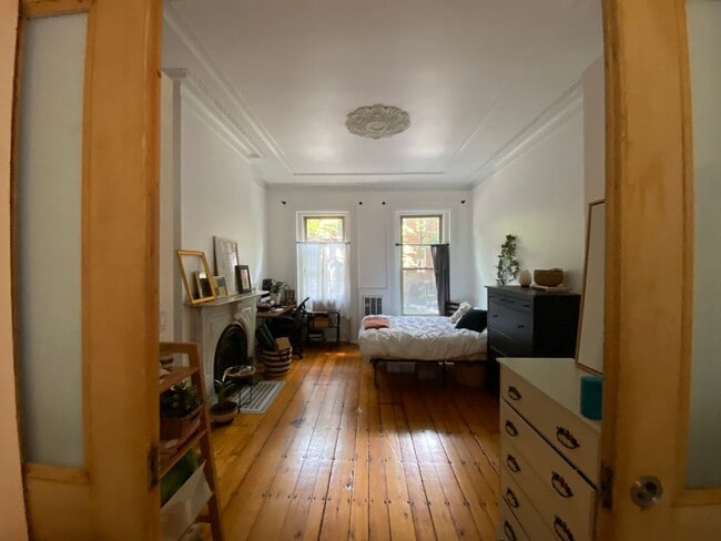 Building Photo - Charming 1 bed in Historic South End Brown...