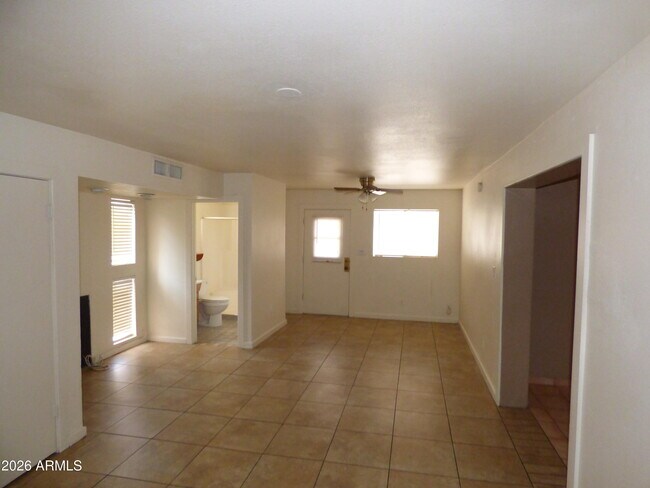 Building Photo - 1309 W 7th Pl