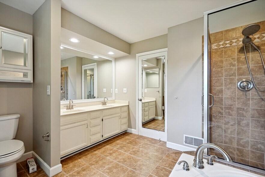 Building Photo - 5406 Lomax Way