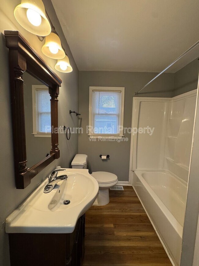 Building Photo - 97 Benson St