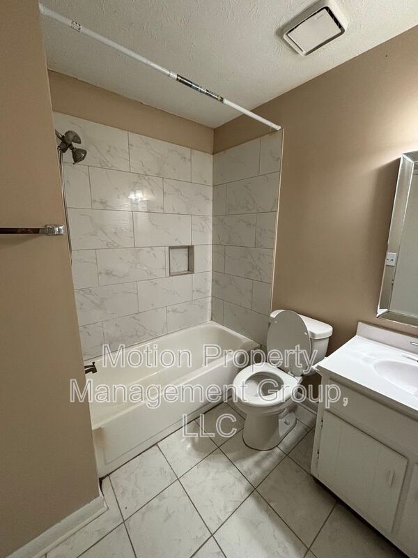 Building Photo - 450 Prince of Wales