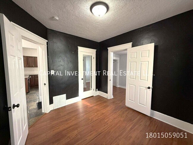 Building Photo - 1386 S 900 W