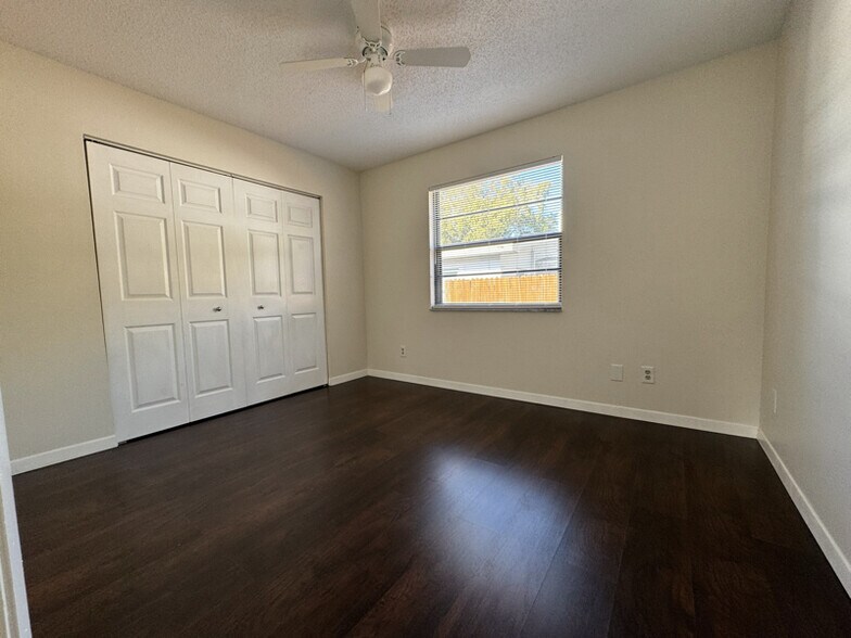 Building Photo - 2901 Bay View Dr