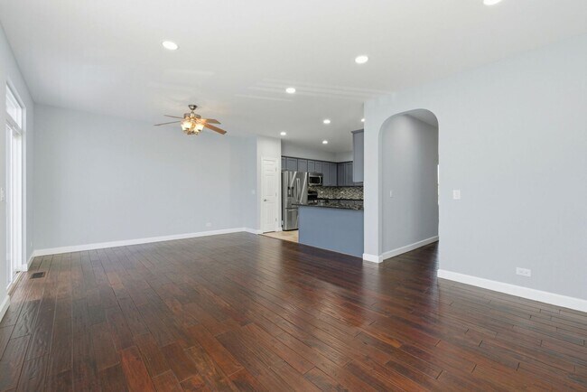 Building Photo - 218 Goldenrod Dr