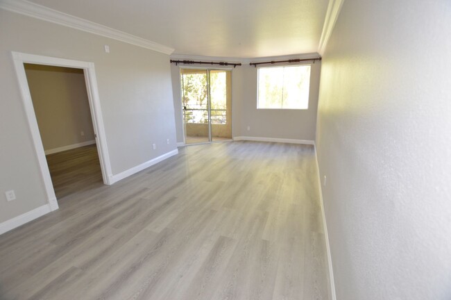 Building Photo - Meridian Unfurnished 2 Bd / 2 Ba Luxury Co...