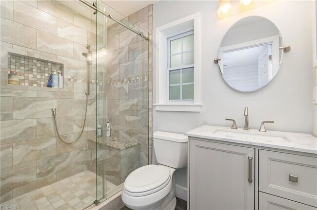 Building Photo - 1320 Lake Shore Dr