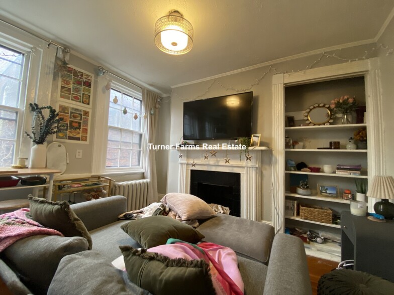 Building Photo - 5 Champney Pl