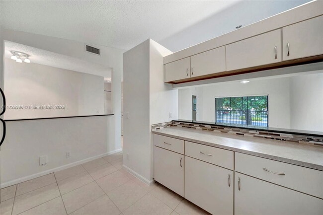 Building Photo - 204 Congressional Way