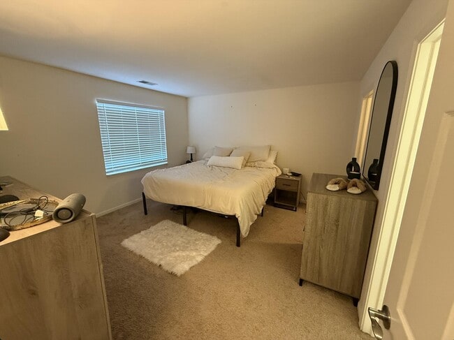 Building Photo - 272 Columbus Dr