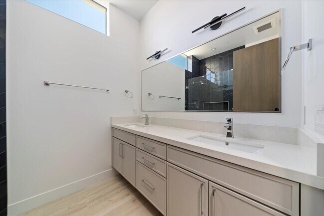 Building Photo - 78525 Orcabessa Dr