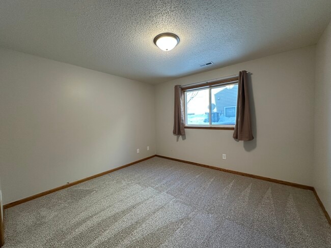 Building Photo - 4743 Harvest Dr S