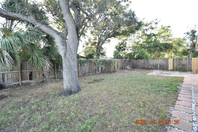 Building Photo - 10011 N 28th St