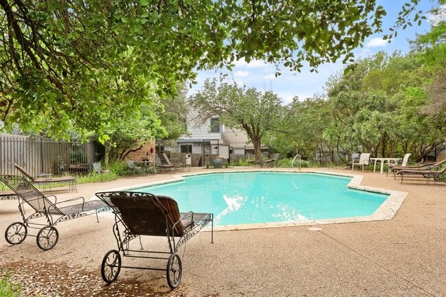 Building Photo - 1411 Gracy Farms Ln