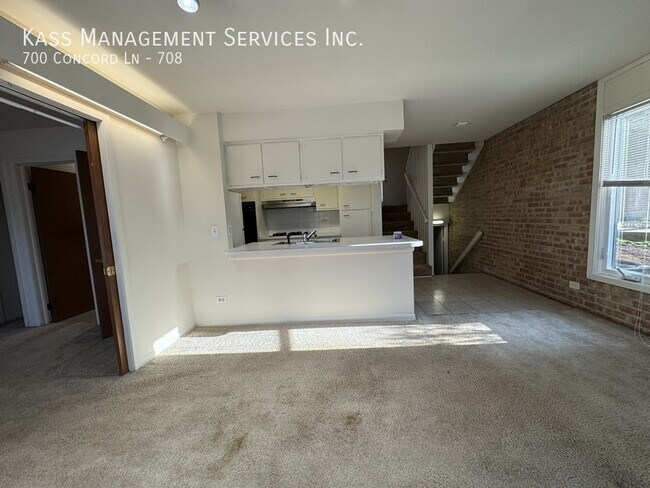 Building Photo - 700 Concord Ln
