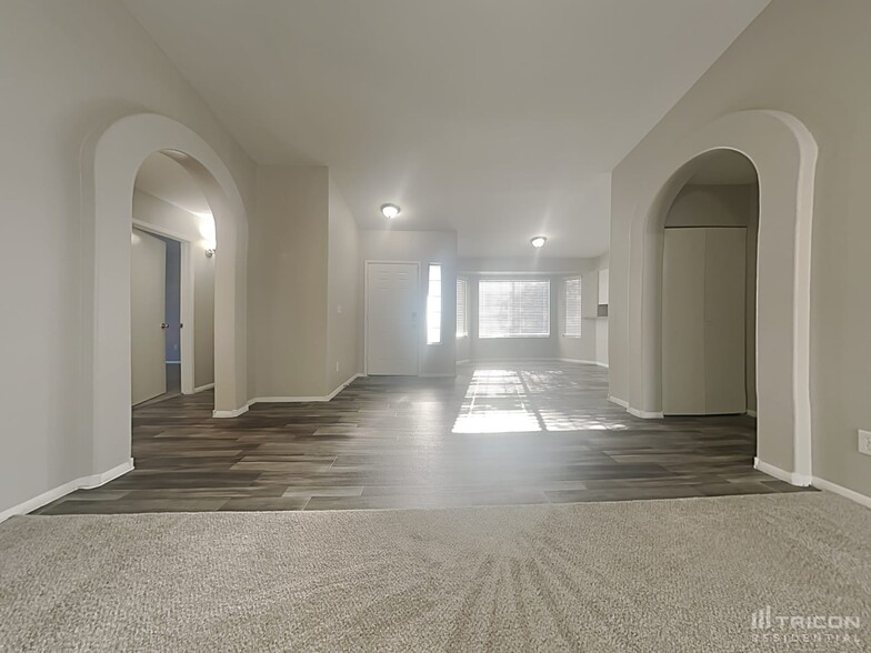 Building Photo - 4432 N 86th Dr