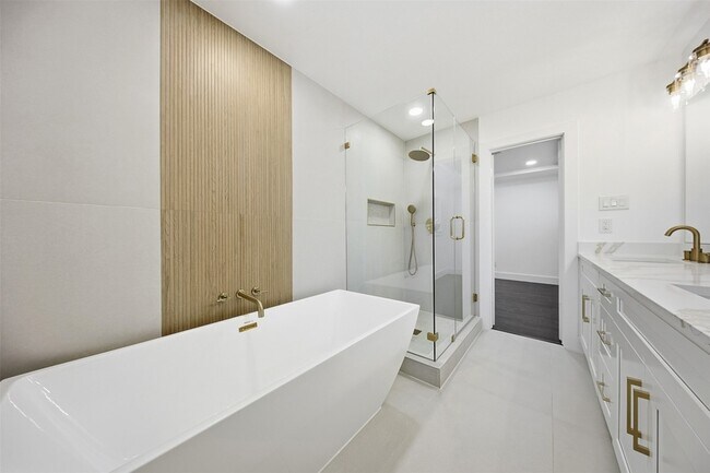 Building Photo - 2410 Del Norte St