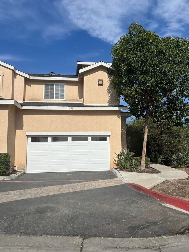 Building Photo - Luxurious 3 bedroom, 2.5 bath townhome, AC...