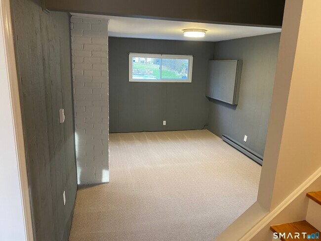 Building Photo - 61 Kenilworth Dr W