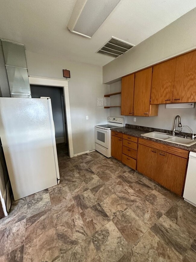 Building Photo - 139/141 6th St NW