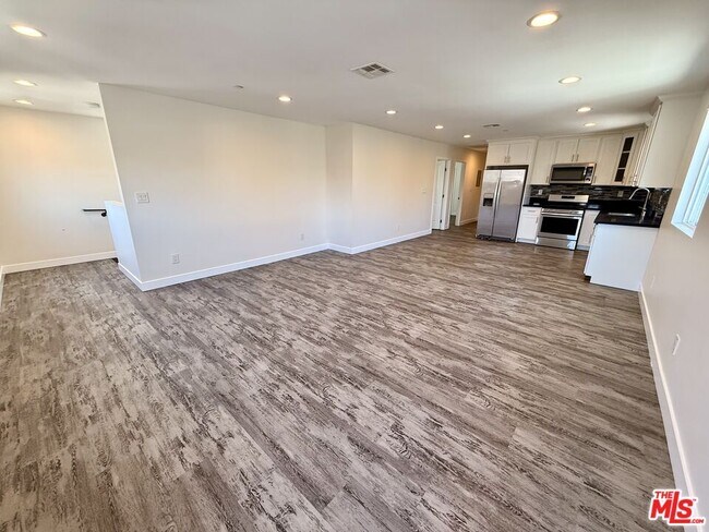 Building Photo - 3753 Woodlawn Ave
